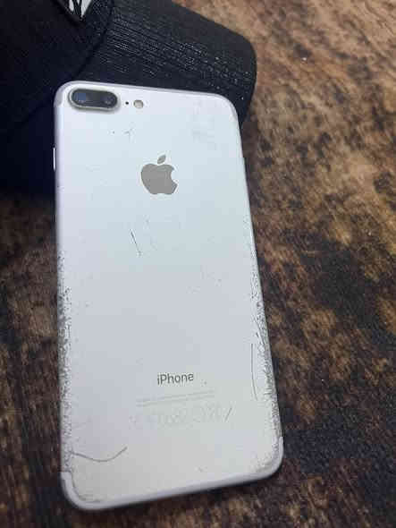 السلام عليكم للبيع 7 بلاص بطاريه 100 ذاكره 256 فقط دكمه البصمه واقفه سعر 80 وبي مجال مدينه الصدر هـ ***********
