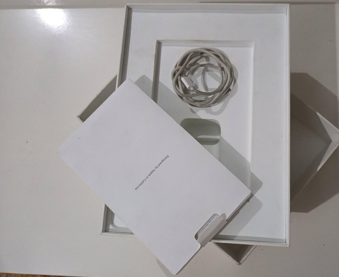 للبيع iPad Pro 11
* المعالج M2
* ألاصدار 2022
* الشاشة 11 أنش
* النظافة ع أخر تفصيل
* الذاكرة 128GB
* الحالة مكفول من كل شيء أستخدام دراسة فقط
* البطارية حوالي 87 ما فوق
* ملحقات كارتونة مع الكيبل 

** ملاحظة فقط الشاشة فيها أثر بصمتي أصبع أثنين ليس لهن تأثير ووضوح كما واضح في الصور

* ألسعر 650 

العنوان / بغداد / العبيدي / قرب فلكة حي ألنصر /


**إذا كنت صاحب هذا الإعلان وتريد حذفه لأي سبب، رجاءا أرسل رسالة إلى الدعم الفني**