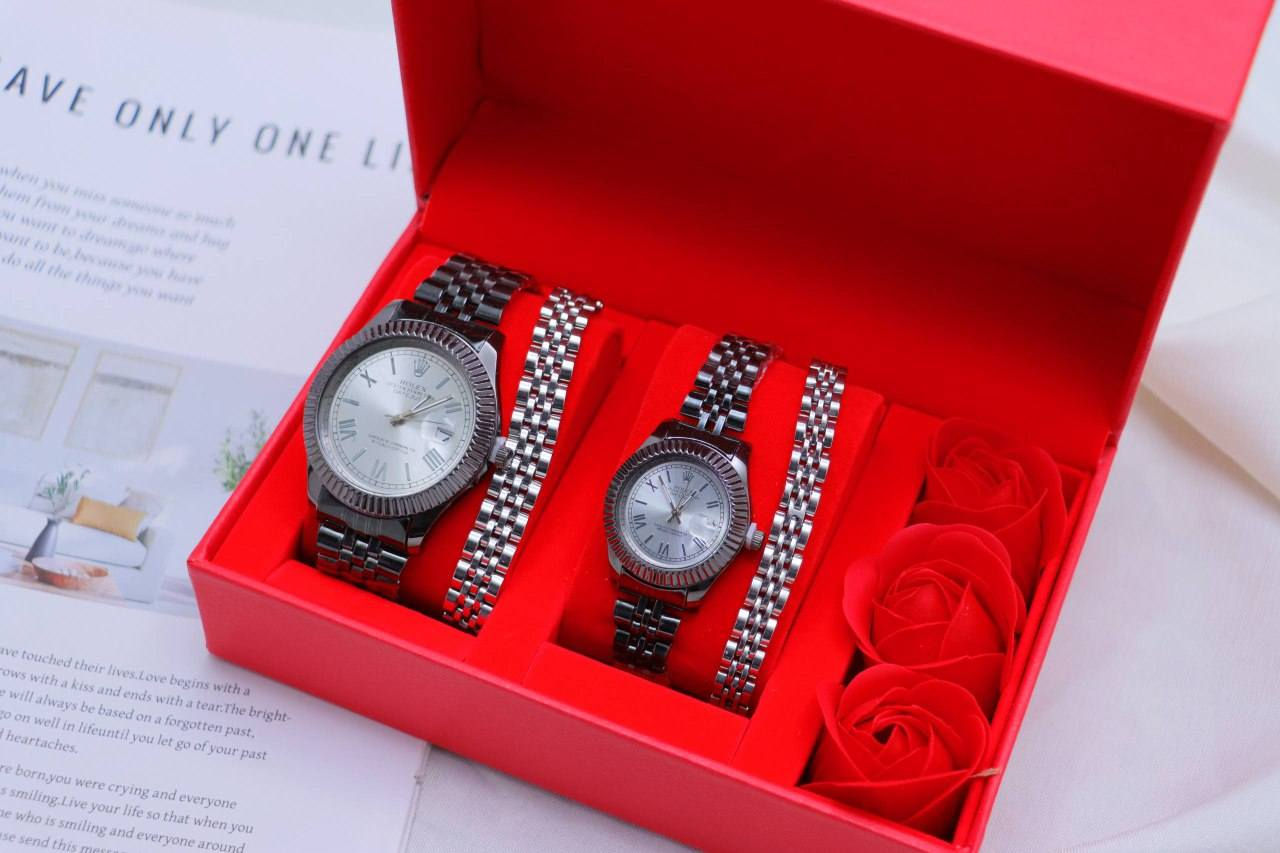 بوكس نسائي رجالي يتكون من ساعة وسوار كلش مرتب سعر البوكس 20 الف ومتوفر خدمة توصيل  ***********
