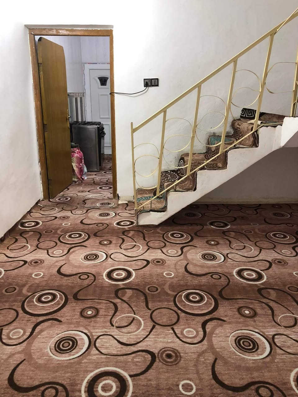 بيت الايجار مكان الحر قرب مستشفى التركي خلف الشقق
مساحته 60متر طابقين
يحتوي على ستقبال وصاله ومطبخ صحيات داخل وخارج مدخل ومنور
الطابق الثاني غرفتين وصاله 
***********
اجاره 250
