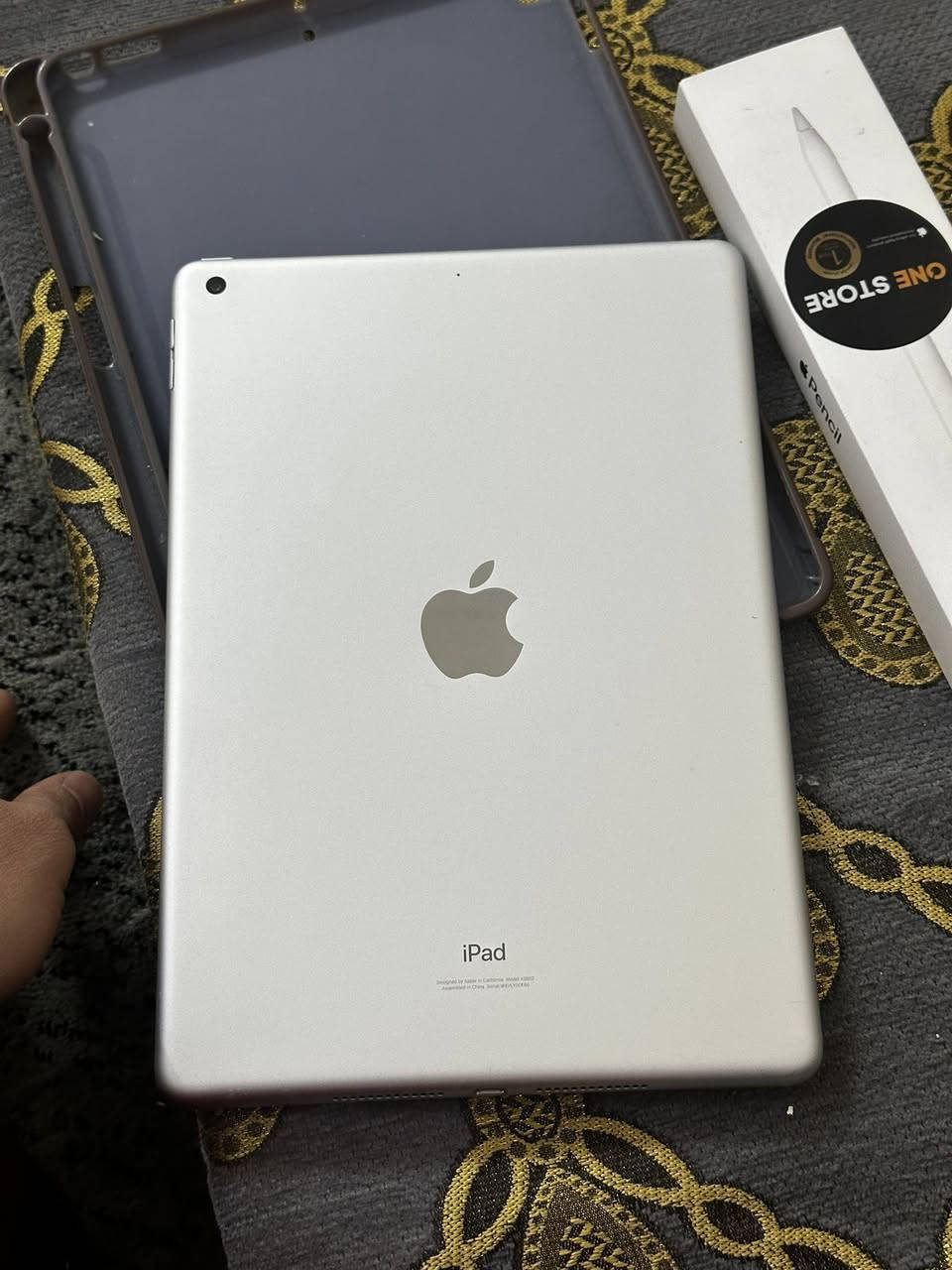 السلام عليكم
ايباد 9 للبيع نضافة 100‎%‎ استخدام قليل بلشحن قطارة ابد مايصرف 
استخدام فقط للدراسة.
قلم 🖊️ Apple الأصلي استخدام شهرين فقط للبيع 
***********
