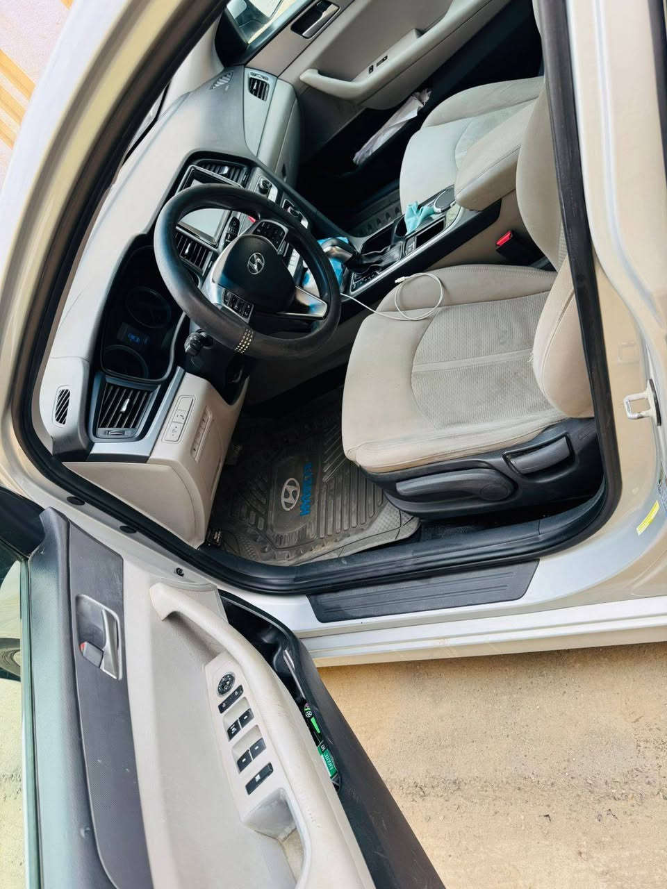 السلام عليكم 
هيونداي سوناتا ٢٠١٩
مواصفات se
محرك و گير مكفولات
رقم معوقين قادسيه لحد شهر السابع و تصير حره 
السيارة ليبل واحد وجاهزه من كلشي 
ماشية ١٣٠ ميل 
السعر 123$ 
الاتصال ***********
