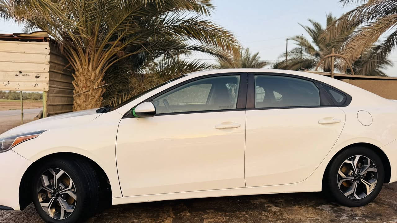 السلام عليكم اخون كيا فورتي موديل 2019وارد امريكي بيها بنيد صبغ وخشم الجاملغ جهة الراكب بارد السياره ماشيه 104الف ميل السياره بيها رارد تحديد مسار توقف ذاتي تبريد بيانو ثلج مكينه كير كفاله السعر 133وبيها مجال العنوان حله ورديه خارج ***********
