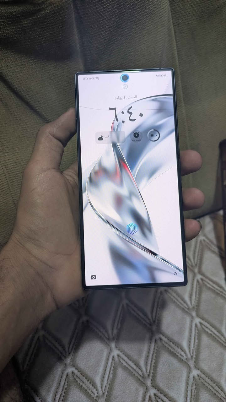 الجهاز مفول و جديد بس بيه فطر بل ضهر و خط فطر بل شاشة مثل ما موضح بل صور الجهاز 
الملحقات 
كڤر 
شاحنه 
كيبل 
و كارتونة 
الجهاز ذاكرتة 256 عشوائية 12+12
التردد 144هرتز 
الجهاز مكفول من عدا الي مبلغ بيهن بغداد, العراق


**إذا كنت صاحب هذا الإعلان وتريد حذفه لأي سبب، رجاءا أرسل رسالة إلى الدعم الفني**