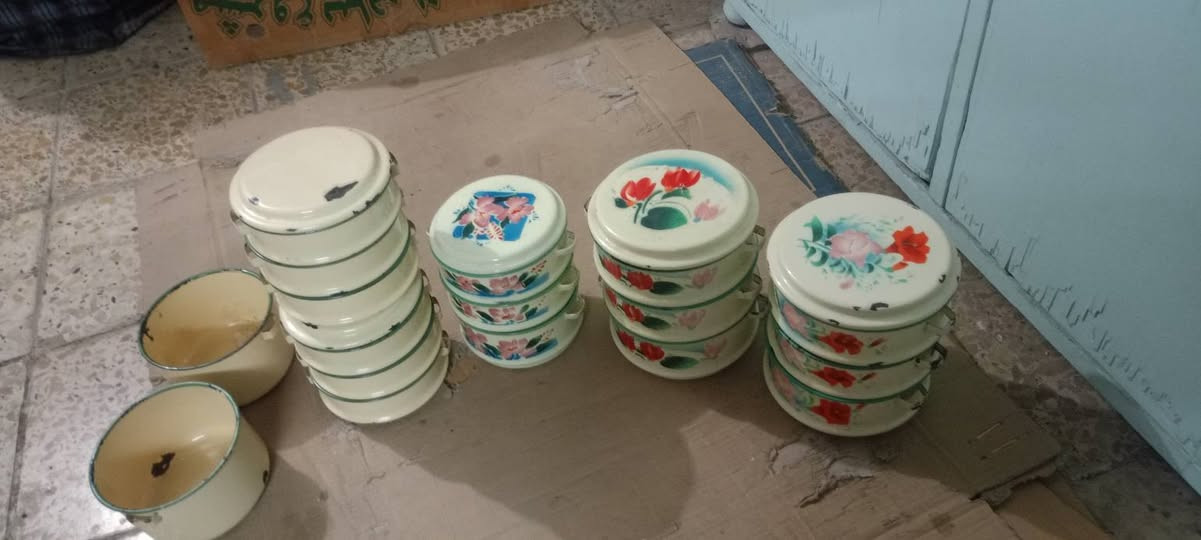 جداري اصفر  الون طاس قديم   للبيع  سيت 3 قطع ساده وعندي مرسوم ابو ورد  سيت 10 مكان حي عامل بغداد *********** مخابره 
بغداد

صفر طاس فافون اصلي قديم  2سيت كامل 3قطع سعر 20 واحدسيت و2  قطعه جدر  وحد سعر 10الف زوج
مكان حي عامل بغداد   واتساب
***********
