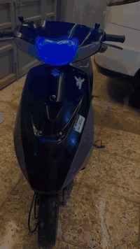 ساسوكي رياضي اوراق دراجة حلوة مبدل بستم تفصيخ فقط،كهربائياتها شغالة بس عوزها باتري، سعرها250 مكاني سيد جميل ماعندي خاص راسل واتساب ‭0770 552 4096‬
