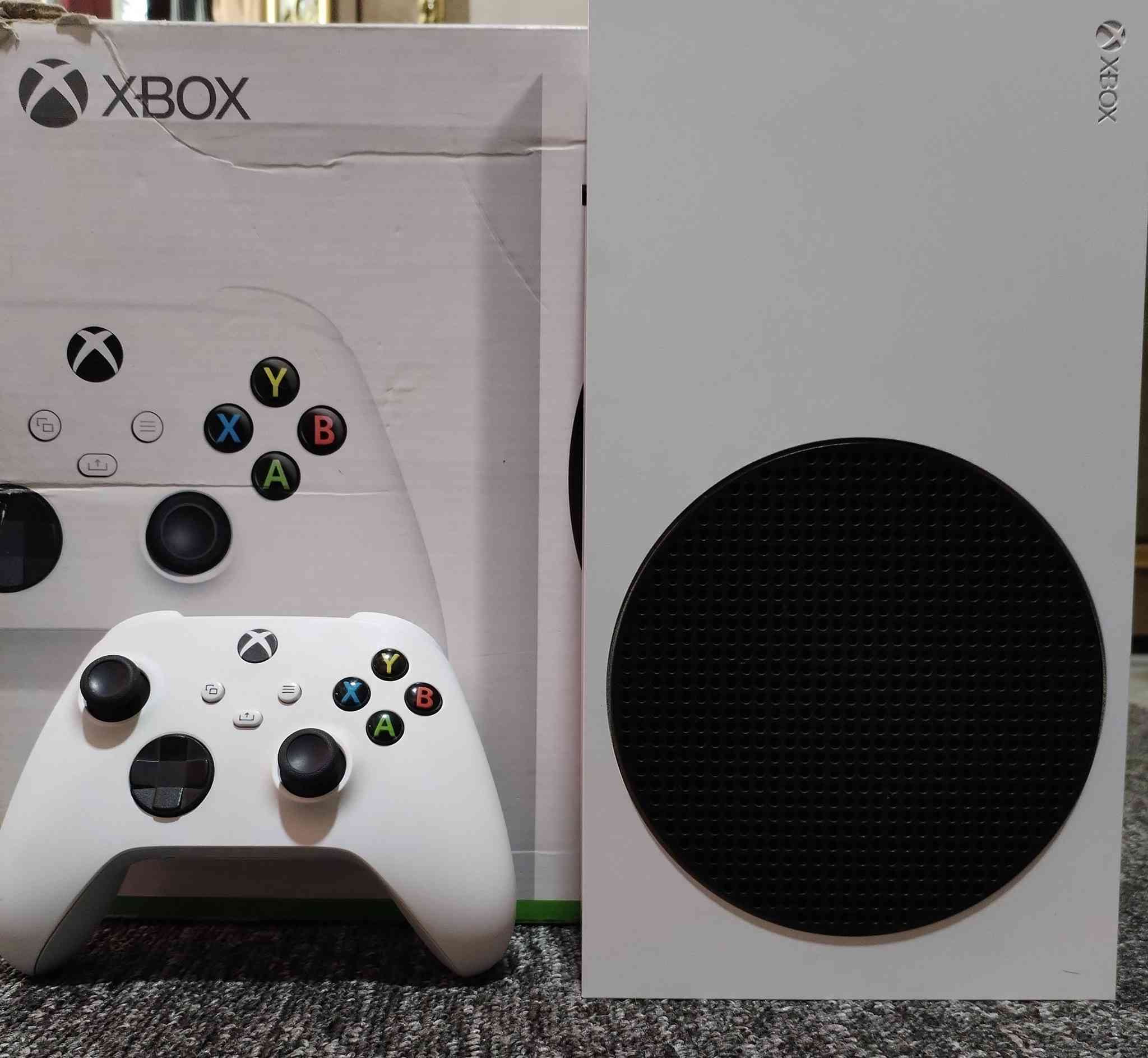 اكس بوكس سيريس اس مستعمل قليل نضافته 95%
يجي جوستك واحد

وبي 10 العاب

وسعرة 300 قفل

وجميع ملحقاته ويا

رقم ***********
