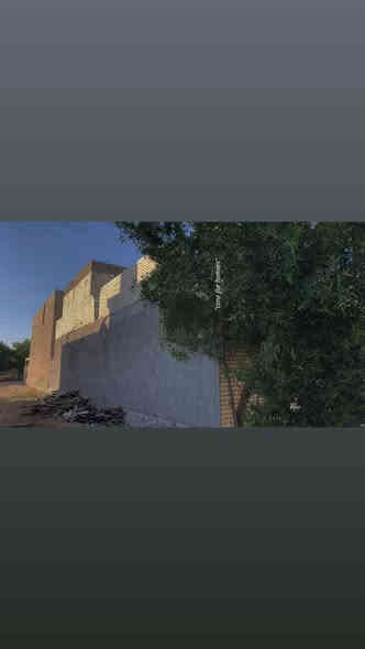 السلام عليكم يوجد بيت في ابو غريب في الشهداء الجديده قرب السريع بفرعين المساحه ١٥٠ طابق ونص كامل لاخر شي

وطابق الثاني بيتونه جاهزه وستاره 

 

صاله 7.5 
مطبخ 4.3 
حولي 8.6 
وغرفه نوم 5.5 
منورين بيت مرتب مطبخ فرفوري 
حمام فرفوري 

السعر 145 وبي مجال 
لاستفسار :***********
