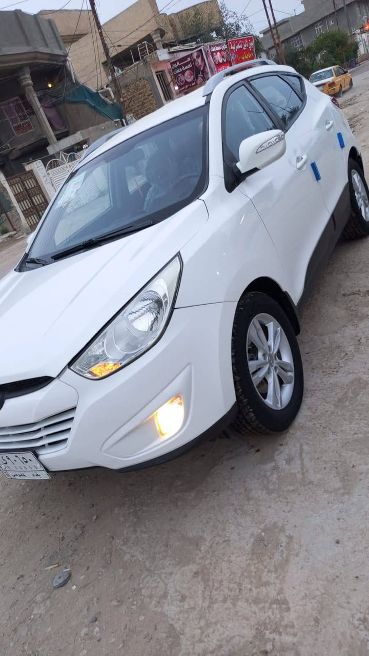 توسان 2013 خليجية سياره جديدة مكينة وكير وحدادية وتبريد وتدفئة وتخم تاير كل جديد صبغ جاملغ خلفي فقط أثر طخة بسيطة وباقي كفالة عامة السعر 107 رقم بغداد بأسمي مكان السيارة حلة رقم الهاتف ***********
