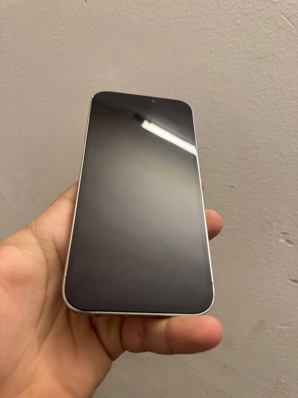 للبيع فقط 
ايفون ١٢ برو (فقط) 
ذاكره ١٢٨ 
بطاريه ٨١
جهاز مبدل شاشه اصليه (فيس ايدي شغال)
سعر ٢٥٠ مجال كلش بسيط
***********
