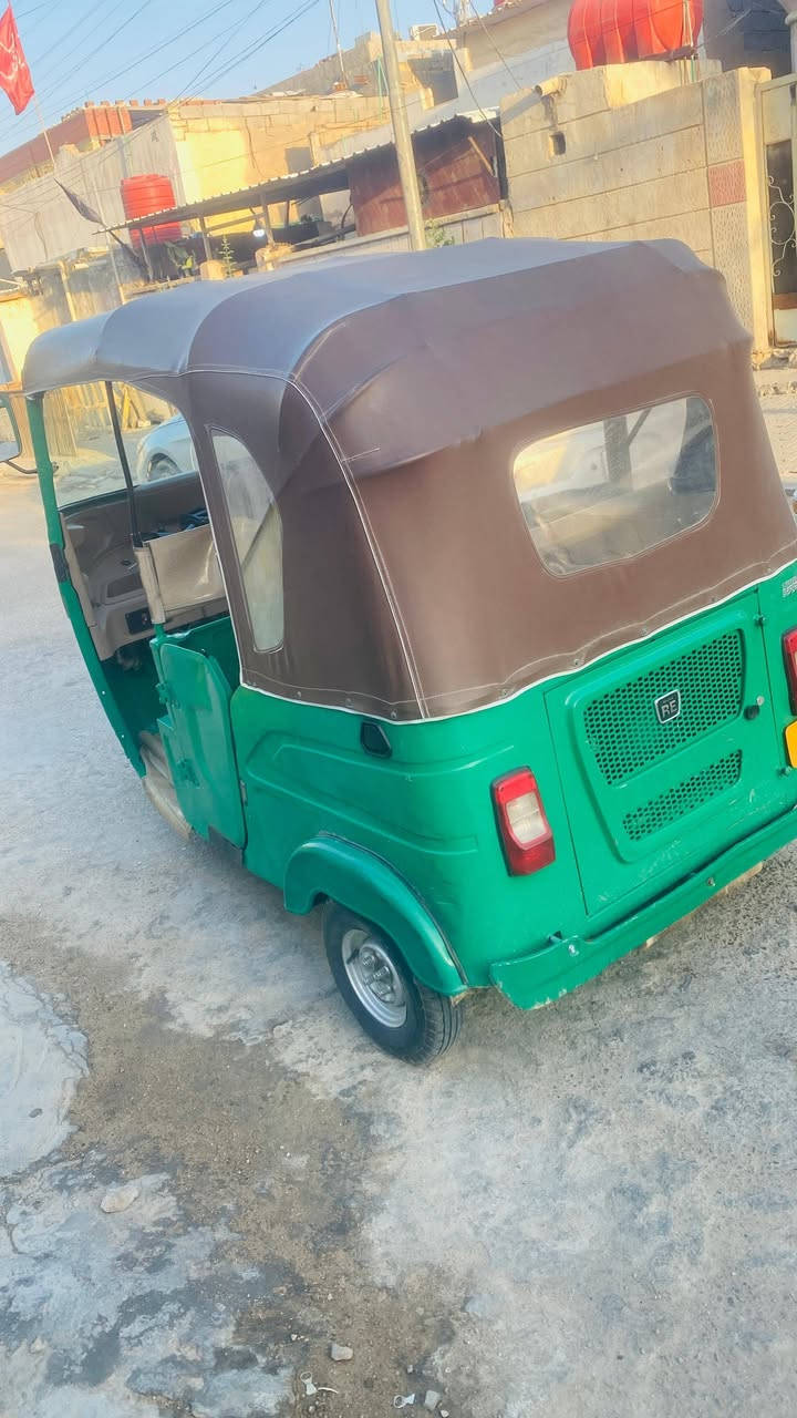 السلام وعليكم تكتك مديل 22 رقم سنويه  مكينه مفتوحه مكاني البصره التنومه سعر 5500 بيه مجال كلش قليل رقم***********
