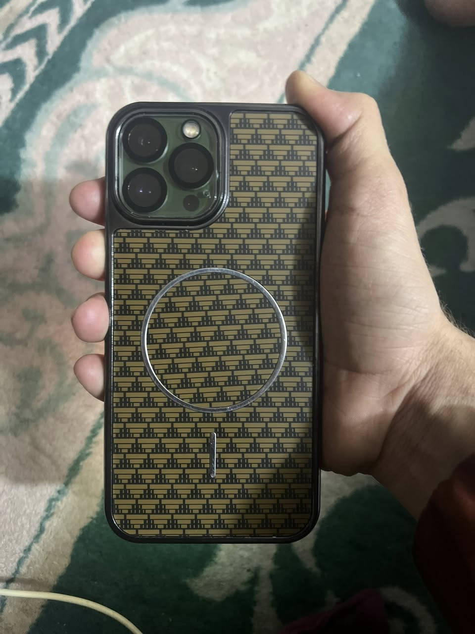 ايفون 13 برو ماكس بطاريه اصليه تقره 100 ذاكره 256 
 شاشه اصليه تفصيخ  فقط كامره العدسه الوسعه متوقفه
كله شغال  لوك. لون زيتوني   السعر 450 قفل مكاني بغداد 
رقم   ***********
