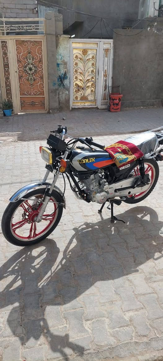 دراجه سيفان سونك موديل ٢٣ مكينه ١٥٠ ومقدم دسك
بلاديه مكينه ما مفتوحه كهربائيات شغلاه ماناقصه اي شي أوراق كامله عنوان نجف حي ميسان 
السعر ٦٧٥ الف وبيه مجال 
***********
واتساب موجود
