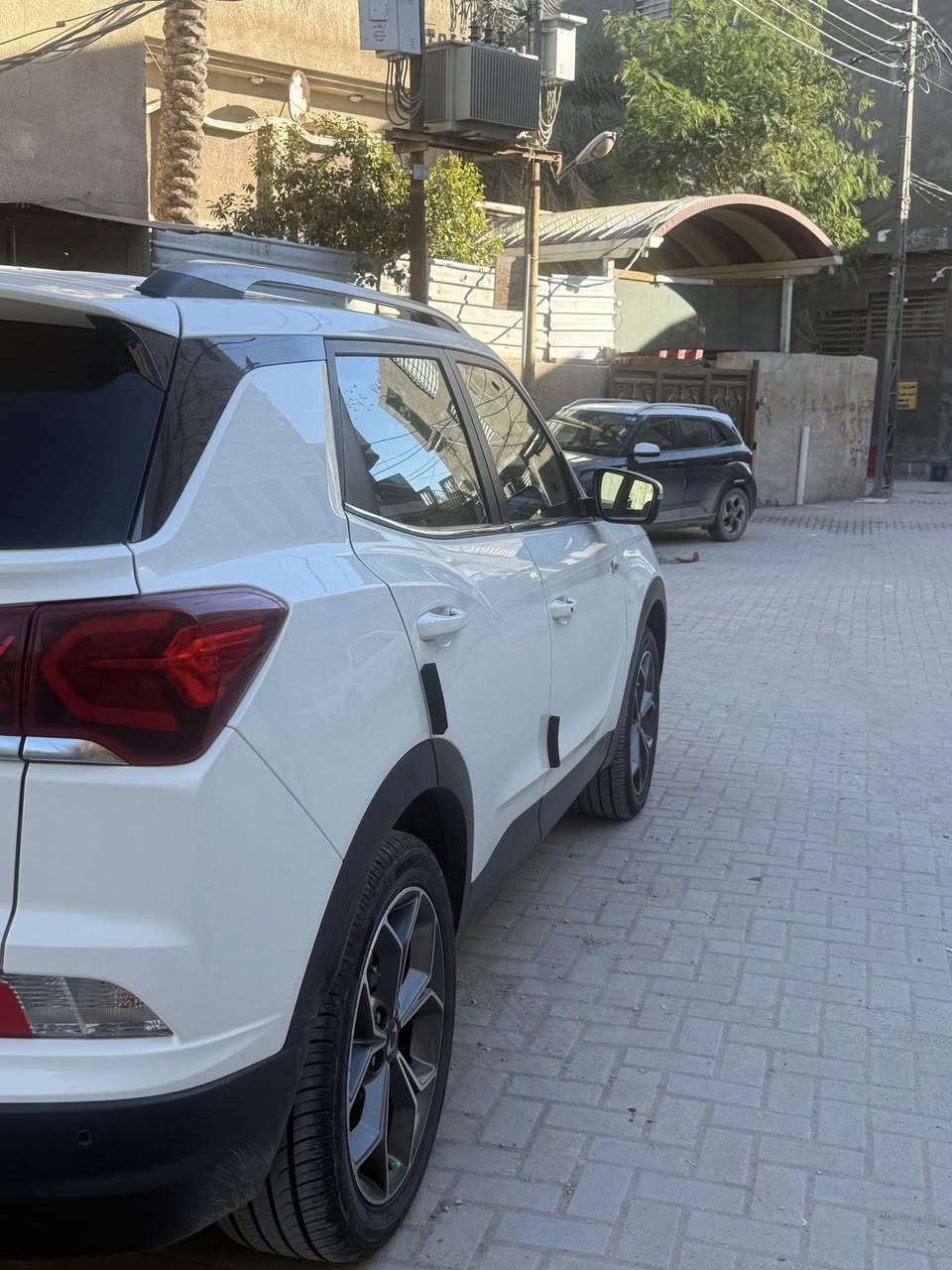 السلام عليكم
من رخصة الأدمن

🚨 فرصة ما تتعوّض – سانغ يونغ 2022 فل كامل 🚨
بنزين | أوتوماتيك

✅ مكفولة (محرك + كير )
✅ نظيفة جدًا وعلى الشرط
 • طخه خفيفة بباب الصدر (راجعة بارد)
 • بدون صبغ نهائي
 • بدون معجون
 • استخدام شخصي

⚡ مواصفات قوية:
 • فتحة سقف
 • تشغيل بصمه
  ودخول ذكي
 • تحكم ستيرن + شفتات رياضية
 • Apple CarPlay & Android Auto
 • مري شفط مع إشارات
 • 3 وضعيات قيادة
 • مثبت سرعة
 • محرك 1500 تيربو (قوي + اقتصادي)
 • تبريد وتدفئة
 • مكيف ثلج
 • تخم تاير جديد
 • حدادية وصدر نظيفة

📄 جاهزة للنقل – فحص بأي مكان
 مكانه كربلاء 
💰 السعر: 170$ وبيه مجال بسيط
📞 التواصل: مراسلة خاص أو اتصال ***********
