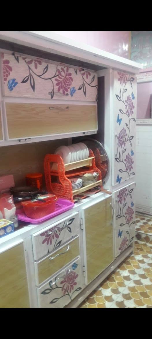 بيت للبيع عل مبادره المساحه ١٤٧م يتكون من غرفتين وبراني دولان المكان المنصوريه لبيت قاطين عكاده ***********
