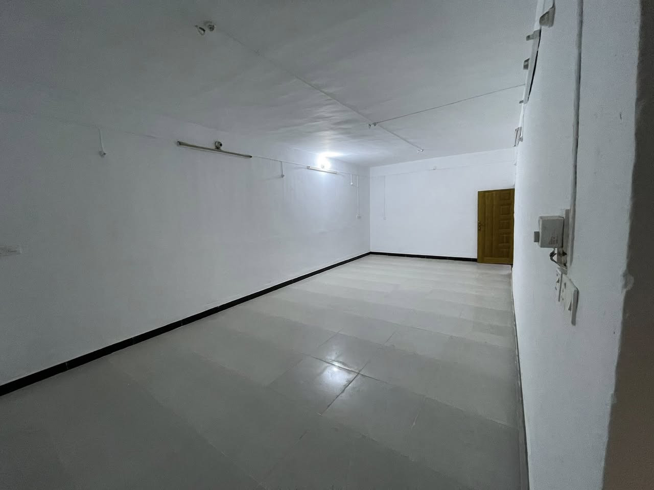 السلام عليكم 

-بيت بحي عداي ركن قرب المدرسه الصينيه 
-مساحته 200 
-بي استقبال جبير مثل ما موضح ومطبخ وغرفتين كبار 
***********
