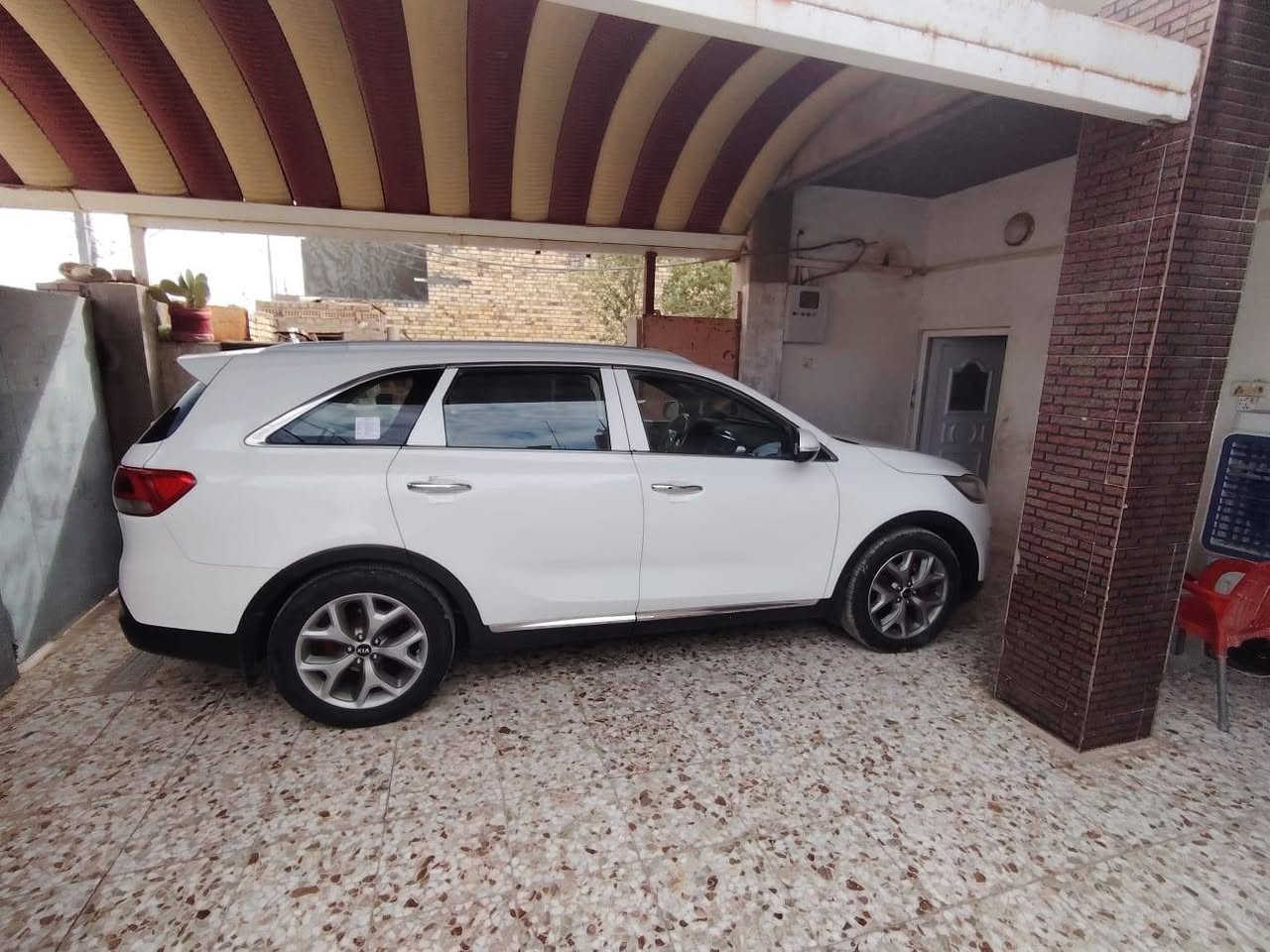 سورنتو 15شكل ال16 خليجي مكينه6 تبريد 3قطع رقم بغداد باسمي مشايه 200 سعرها 190 ورقه  بيها باردات جهة اليمين
مكان السياره ديوانيه للاستفسار الاتصال على الرقم ***********
