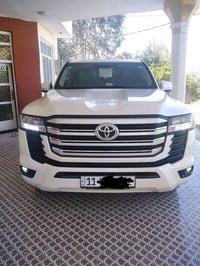 لاندكروزر ٢٠٢٢ • ٤٠٠٠ تنفس طبيعي • ٣٦٠٠٠ كم