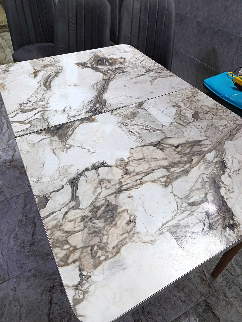 ميز يتكبر ويتصغر وياه ٤ كراسي للبيع
نظافة الكراسي ١٠٠٪
الميز بي ضربة بسيطة
السعر 130 وبي مجال
للتفاهم تفضلوا خاص 

اذا تردون الميز وحده او الكراسي وحدهن ايضاََ تفضلوا خاص نتفاهم عالسعر

مكاني بغداد الشعب، لا يوجد توصيل


**إذا كنت صاحب هذا الإعلان وتريد حذفه لأي سبب، رجاءا أرسل رسالة إلى الدعم الفني**