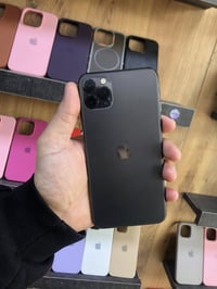 ايفون ١١ برو ماكس اللون اسود  الذاكرة ٢٥٦  البطارية ٨٠  الجهاز نظيف وغ...