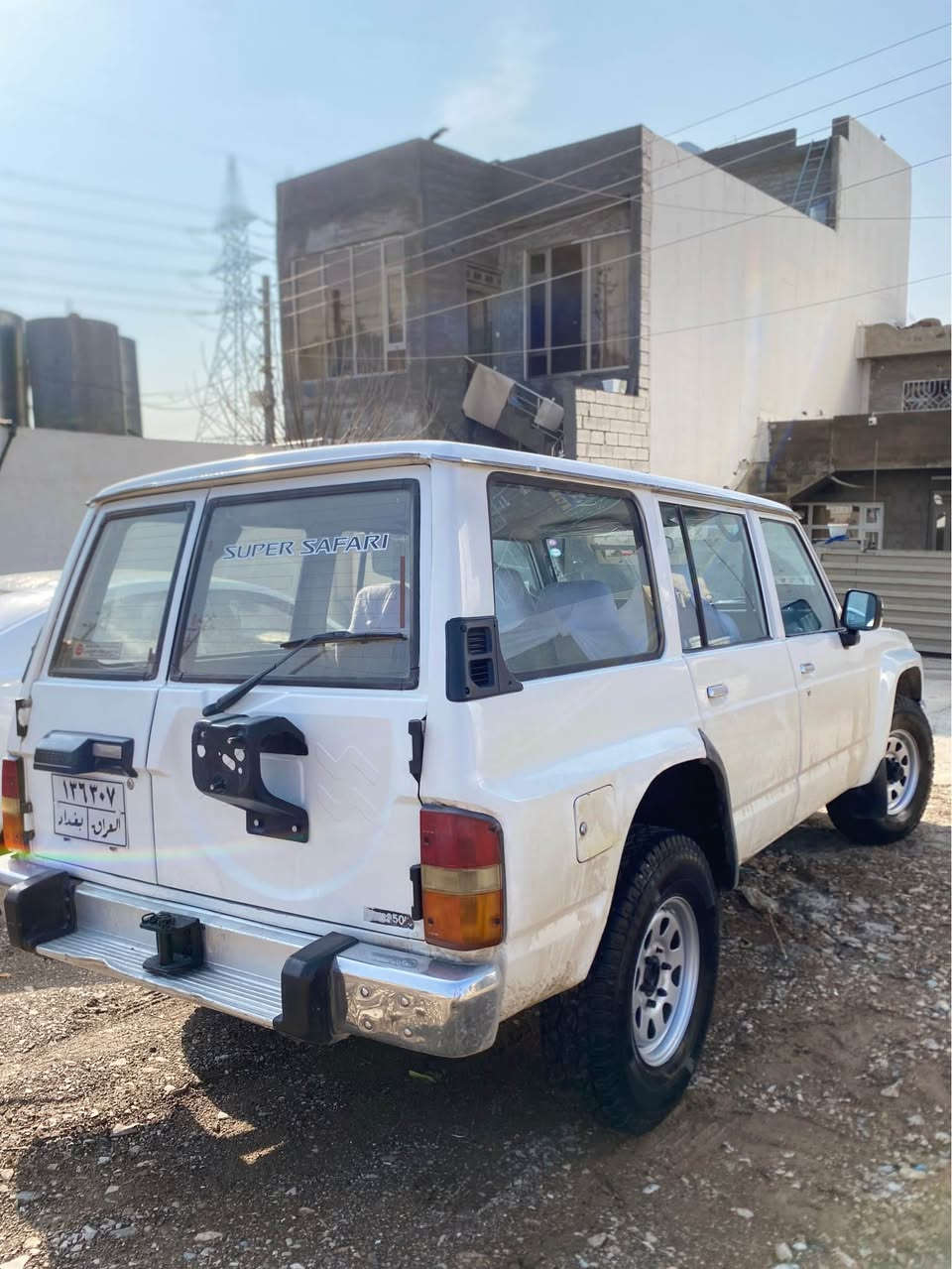 نیسان پاتڕۆڵ بۆفرۆشتن 1990  ئاڕم پلاستیکی سلێمانی  ئاڕمەکەشی تازەکراوەتەوە بەشەرت.  چوار تایەو ویلی لۆک لۆکی لەسەرە گێڕو مەکینەی بەشەرت شانسی بەشەرت  ئەکسلەکی کەمێک وینگەی تیایە زۆرکەمە   وەرگەڕاو نییە شاندادراوی نییە !شان و سەقفی شوشەیە  داژبڵی زۆر جوانە. هەموو گیانی بیلادیە زۆر توندو تۆڵە 
68گەڵاو معامەلە  لەسلێمانیم *********** *********** السليمانية, العراق
