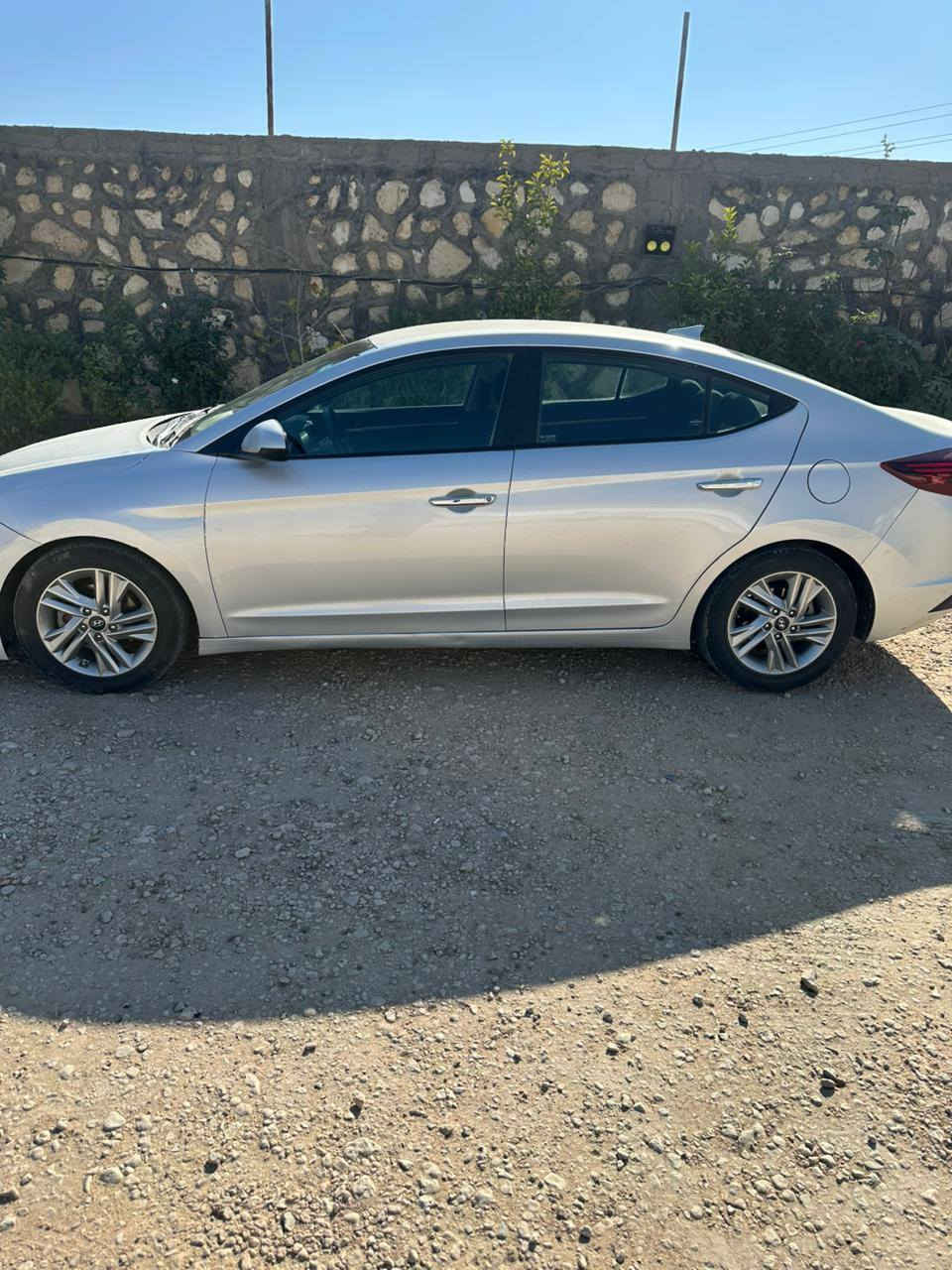 السلام عليكم النترا للبيع موديل 2020 
مواصفاتها معروفه تحكم ستيرن شاشه كبيره وكامره دواره حساس بالمري
 حادث بخشم الجاملغ  الامامي وشويه بالبنيد  رقم بغداد المكان بابل ***********
