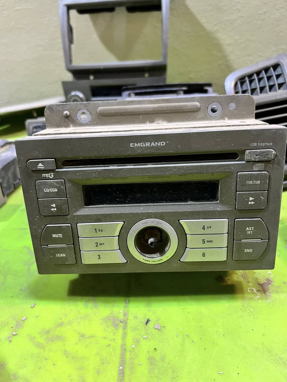 غراض ايمكراند c7
البطاين فقط ٣.  ٢ اماميات وحدة خلفية
بورد فيوزات مال دشبول 
جهاز فان تبريد
دوسة بريك
يدة مال باب وحدة 
تحكم لايتات وجنطة
مسجل بلادي 
نفاضة مع جداحة
عطر دشبول وسطي 
تحكم تبريد 
دكتات جانبية 

للبيع مكاني حي الجهاد وماعندي توصيل 
***********
