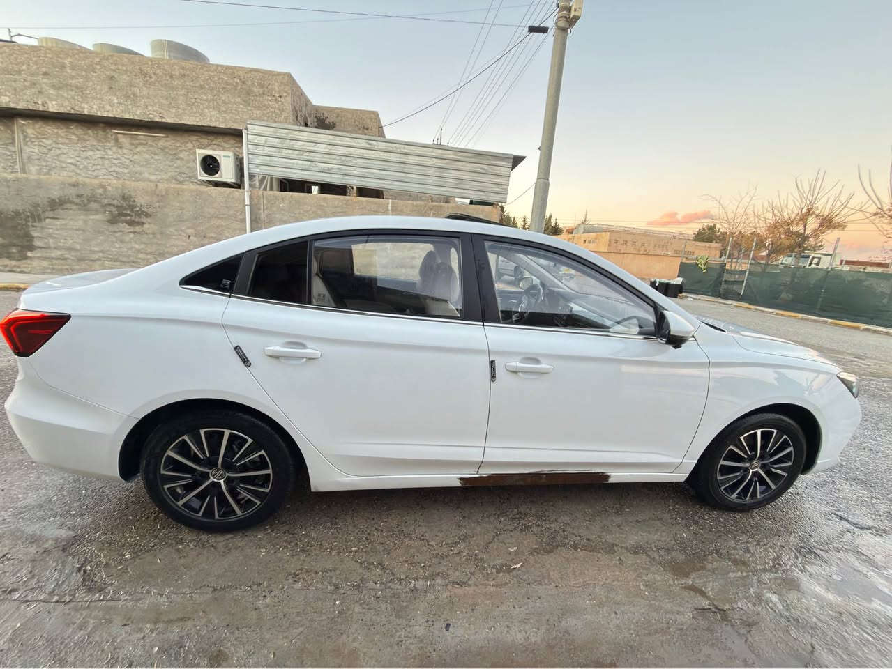 بەناوی خوای گەورە و میهرەبان

***********

MG5 luxury 

٢٩ هەزار ڕۆشتوە 

ئێمجی فایفی شکڵ نوئ فوول  فوول مواسەفات زۆرپاک وبێکێشە 

جگەو لەو دۆسەی سەکن زیاتر هیچی پێوە نیە   ئەوەش هێنراوەتەوە زۆر بەجوانی  بەبئ هەڵدڕان 

لەزەمانی شەریکە دەرم کردوە بەردەوام ڕۆنی مۆتۆڵی فەڕەنسی 

بۆ بەکار دێنم سئ جار ڕۆنی گۆڕاوە

زۆر بئ عەیبە پێویست بەوەسف ناکات وەک شەریکە وایە

«نرخ (١٢٧) مەجال //ناونیشان (سلێمانی) ژ//*********** السليمانية, العراق
