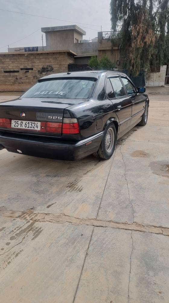 520محرك 528كير اوتماتيك 
سنوية لل 30.مابيها تبريد. بطاقه بانزين موجود.شاشة اي باد. شرط التحويل موديل 1992.بيها ادامة كاملة. دواخل جلد.سلايت شغال 
الضرر بيها
ضربة بجم. 
سعرب 48ورقة بيها مجال 
ش، اي خابر 
مكان كركوك ***********
