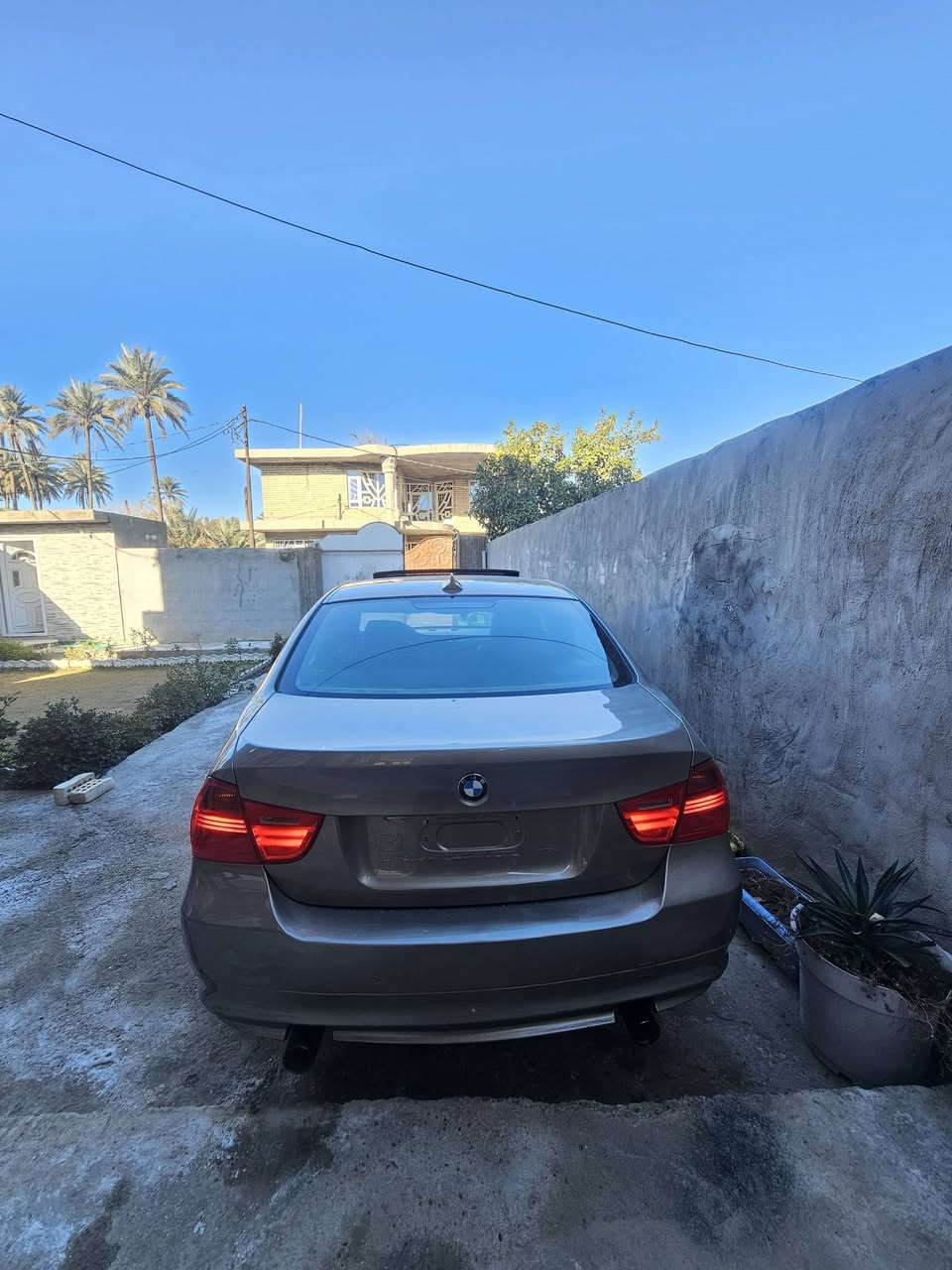 e90 2009 السياره مصبوغه جماليه بدون قطرة معجون للجماليه فقط والفديو القديم قبل الصبغ عندي محرك كير بلكارتون مبدلهن جدد قبل شهر والغرفه جديده هم بدلتها قبل ايام السياره نقصها بس حداديه تخم تاير مصارله 20يوم حتى الايتات بدلتهن جدد مبقيت شي بيها دبلات اماميه جديده السياره ذاكر كل تفاصيلها الله شاهد سعرها 98 وبيها مجال كلش بسيط لان والله كلفتني اكثر من هذا السعر واسف مذكرت رقمها رقمها بغداد مكمل معاملته بس باقي استلم الوحات والله يرزق الجميع انشالله للتواصل واتساب ***********
