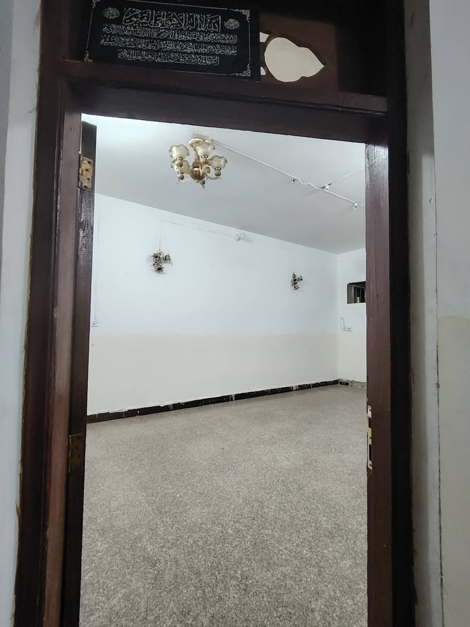 بيت للايجار في الصويرة حي العسكري
شارع حكمت قرب مدرسه سفينه النجاه مساحة 300متر يتكون من طابقين الطابق الأول يتكون من 2غرف نوم +استقبال +صاله +مطبخ يحتوي على كاونتر +صحيات والطابق الثاني يتكون من 2غرف نوم +صحيات +بيتونه
وللاستفسار الاتصال على الرقم
***********
