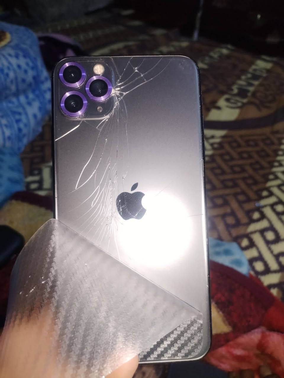 ايفون 11 برو ماكس جهاز مامفتوح فقط ضهر مكسور وفطر بل كلاسه بطارية 82 مامبدلة سعر 300 وبي مجال عنواني بغداد مدينة الصدر للاتصال ***********
