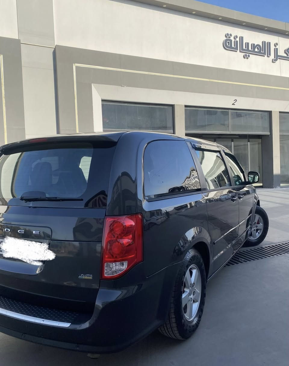 دوج كرفان 2012
كلين بدون صبغ بس بيها بارد بل باب الخلفي محرك وكير شرط تبريد تدفئة شرط طخم تايرات جديد رقم اربيل جديد وهزه جديده السيارة بسمي  اربع جامات كهرب تشغيل عن بعد الابواب والصندوق ميكانيك 3 قطع تبريد كشنات سياحي السيارة حلوة استخدام شخصي مال بيت 
السعر 139$ ومجال بسيط غير متواجد عل فيس .
مكان السيارة (موصل)

***********
***********
