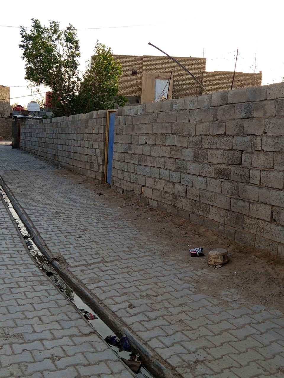 قطعة أرض للبيع فقط مسيجه مساحته 300 وباقي المساحات موضحه في الرسم

مكان القطعه سماوة في منطقة أم الهوش قرب مستشفى الاطفال 

الخدمات الموجودة جديده وكامله / مياه . ومجاري . وكهرباء . وضوئي . ومقرنص . وتبليط بعد عنه 5 أمتار  

القياسات / واجهيه 25 / ضهر 15 / وباقي القياسات موضحه بل رسم 

السعر 16 وبيه مجال 

الرقم *********** واتساب
