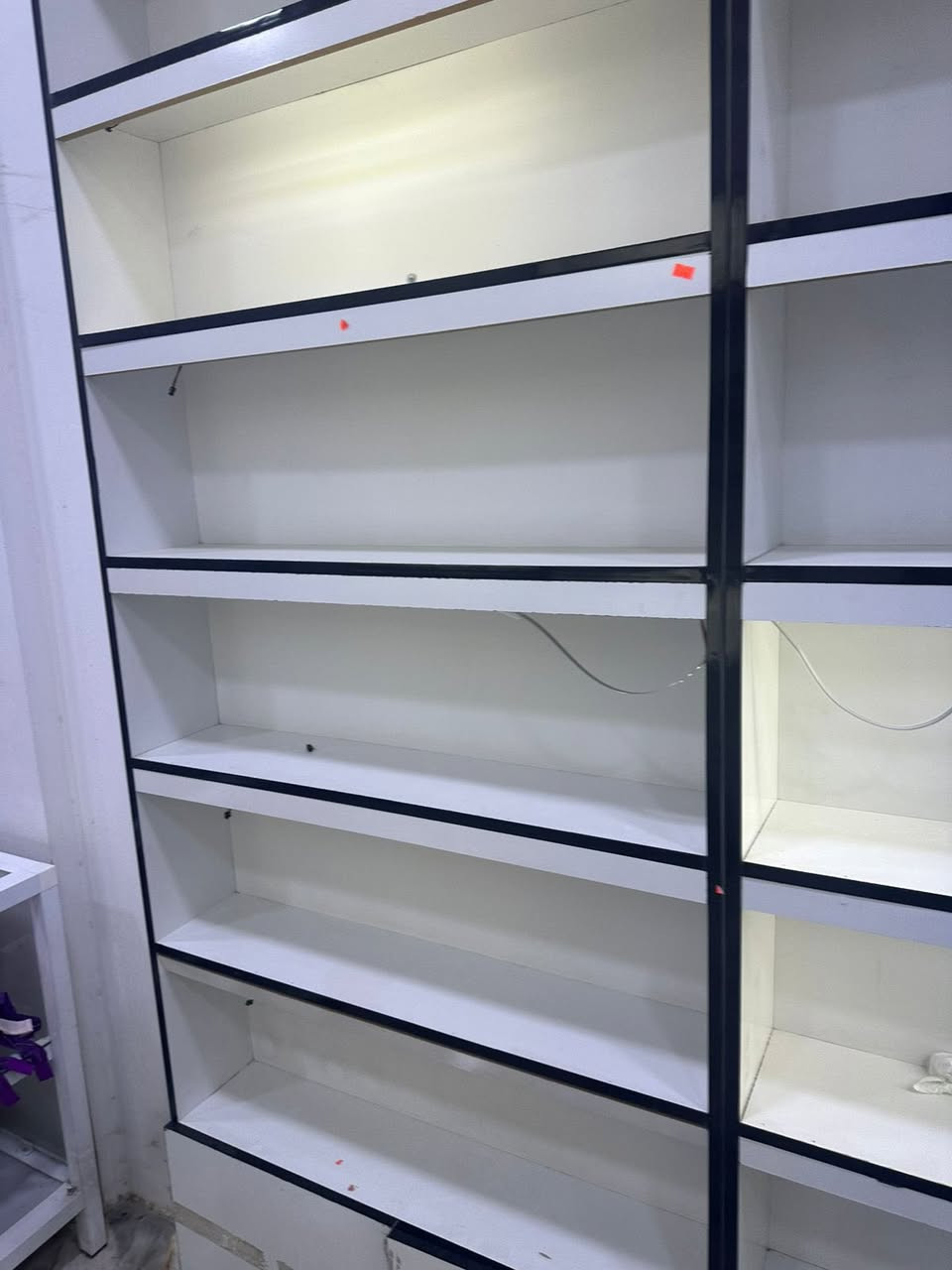 سلام عليكم رفوف جاهزة للبيع مثل ما موضح بل فيديو والصور القطع جداً نضيفة سعر الواحد اخذنه ب ١٧٥ الف وهسه اريدهم ب ٧٠ الف فقط تحب تجي تشوفهم مكاني بسكك وهذا رقمي ***********
