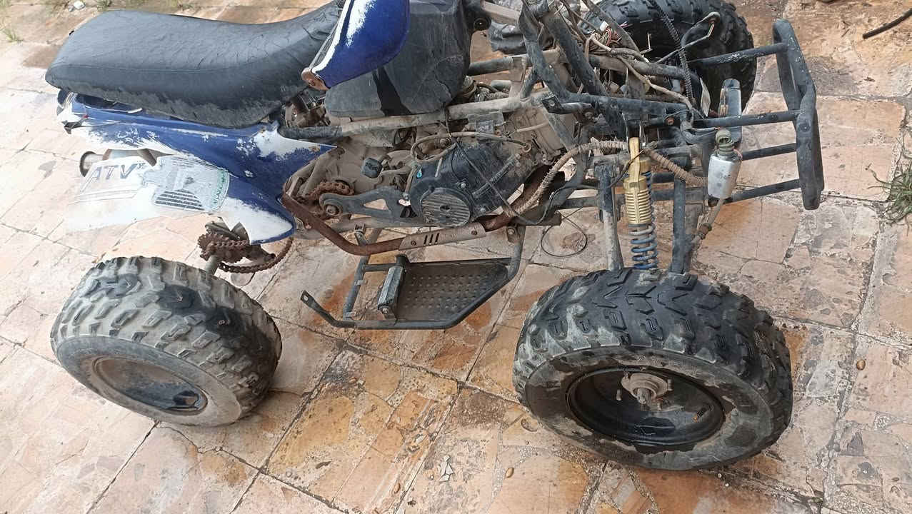 للبيع رباعيه محرك كير شرط جديد حجم ٢٠٠ سيسي راديتر دهن  شغاله نكره كهربائياتها شغاله حتى الشاشه السعر ٦٠٠ الف العنوان كاظميه ***********
