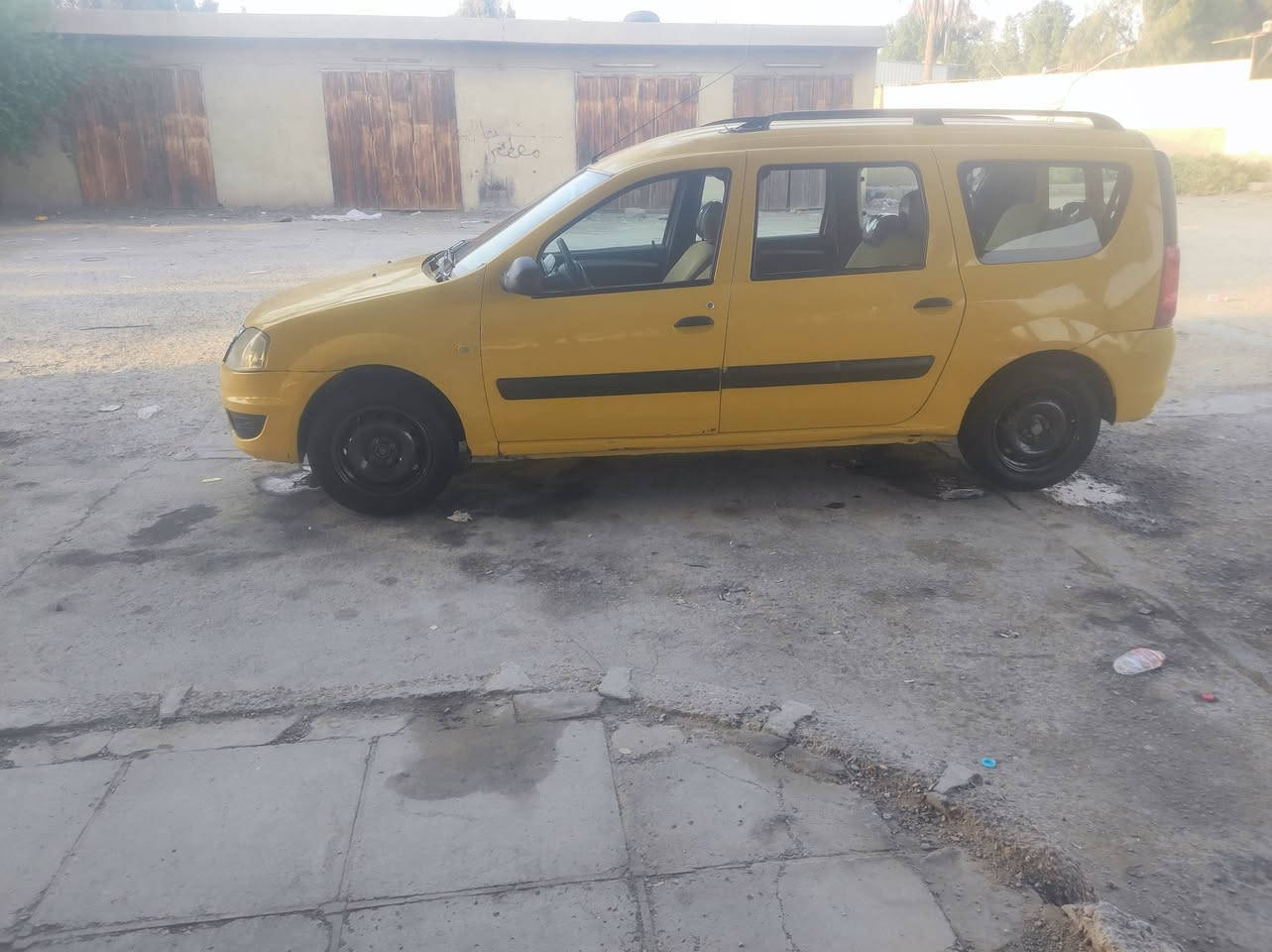 سلام عليكم رينو ٧ جاهزه للخير سنويه جديد خط وبحث جداد تخم تاير دوشمه  السعر ٥٤ بيهه مجال بسيط ***********مكاني سماوه قضاء الخضر
