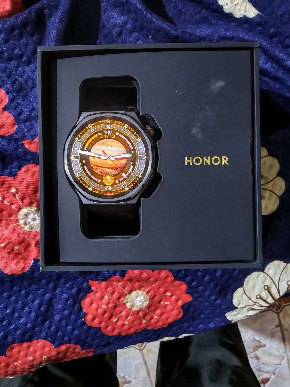 السلام عليكم
للبيع ساعه Honor Watch 5 Ultra
مستخدمة نظيفة جداً 
 الساعة مقاومة الماء والغبار
ملحقاته كله كامله 
السعر 200 و بيه مجال
مكان البصرة القبله حي القائم
موبايل بي واتساب  ***********
