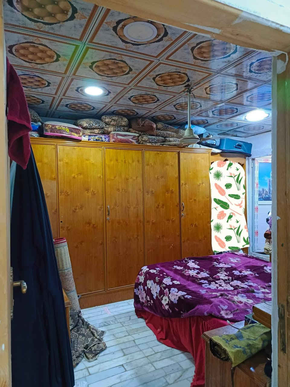 سلام عليكم بيت بلديه معامله كامله واصله للتقييم المساحة ١٥٠متر بي ٣غرف وصاله وستقبال وتخاريج ومطبخ غرفه سويت المكان النجف حي الشهداء خلف مركز الأحداث الرقم ***********
