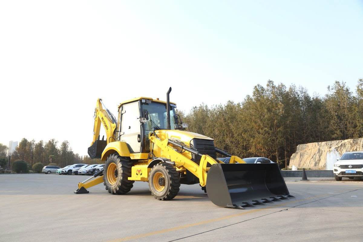 Cummins or Yuchai engine 
Carraro transmission and axles 
Loading bucket 1.1 cubic meters


**إذا كنت صاحب هذا الإعلان وتريد حذفه لأي سبب، رجاءا أرسل رسالة إلى الدعم الفني**