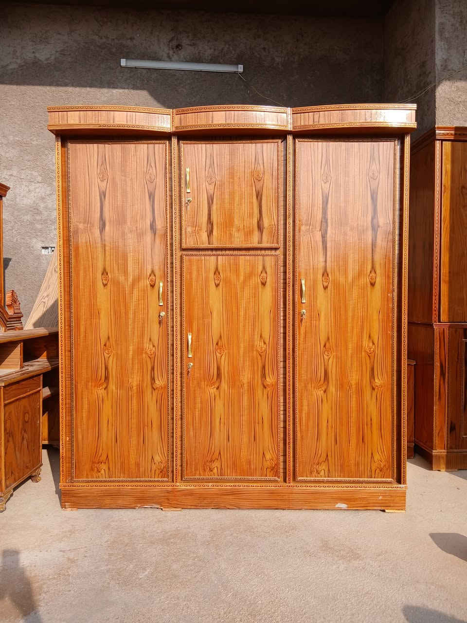 كناتير ابو 4 جديد مو مستخدم خشب صاج عراقي 
سعر 310 وبي مجال 

ابو 3 جديد مو مستخدم السعر 290 وبي مجال 

بوفيه  جديد مو مستخدم 
سعر 200 وبي مجال 

بوفيه مترين ونص مستخدم قليل ديكور حديث 
سعر 175 وبي مجال 
***********
