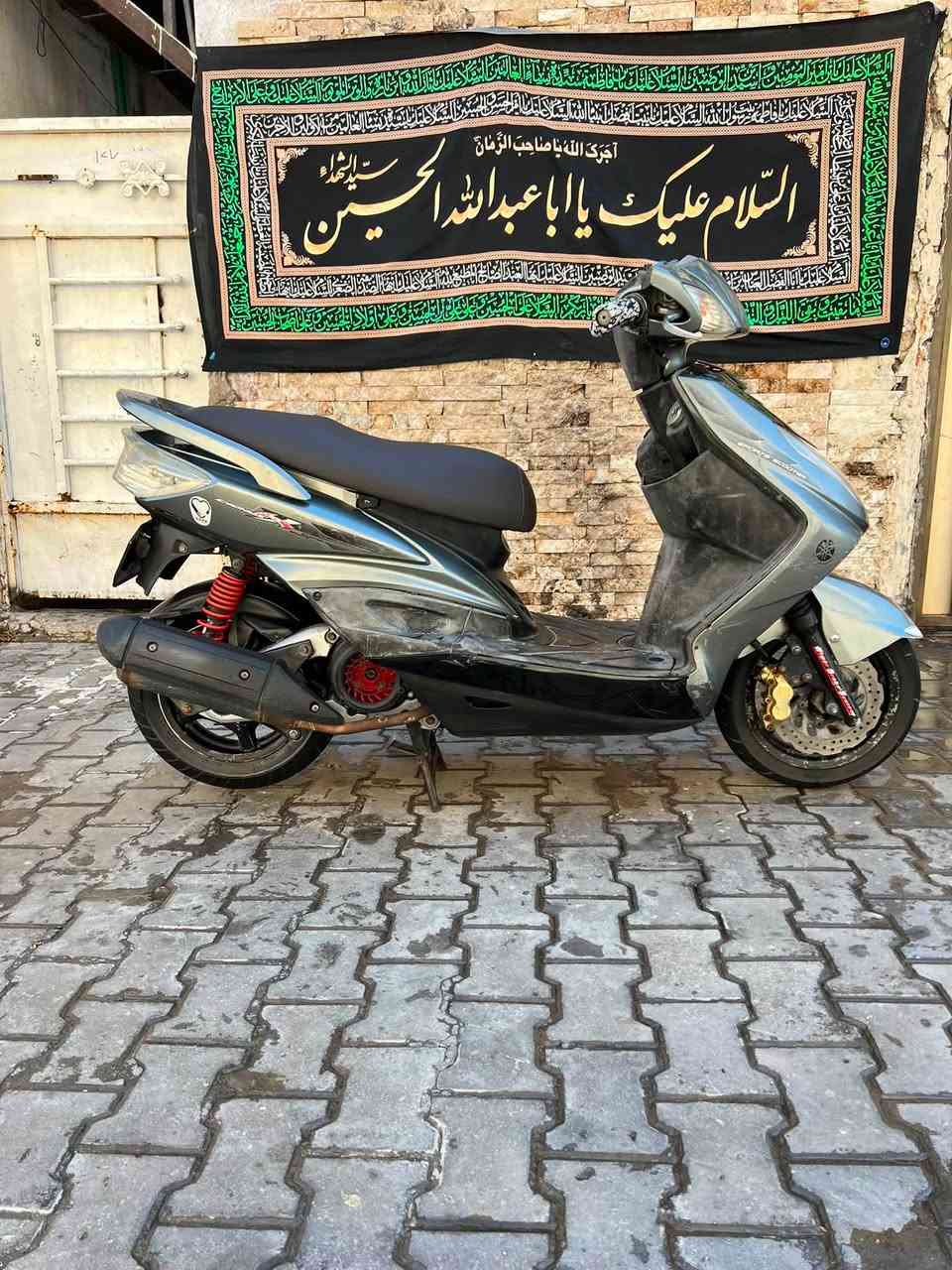 سلام عليكم دراجه سكنس فحل جاهز للبيع كامله مكمله ما بيها أي نقوصات أو مراوس حسب القناعه 
***********
