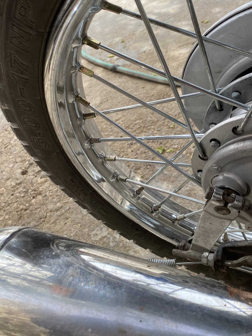 دراجه للبيع شاصي ١٤ ومحرك ٢٥ شلامجه بلادي ولغراض نص ٢٥و ٢٤ اوراق اصولي كهربائيات كله شغال بيهه زنون جارجر وبومه٢ سعر خاص مكان شارع نفط ***********
