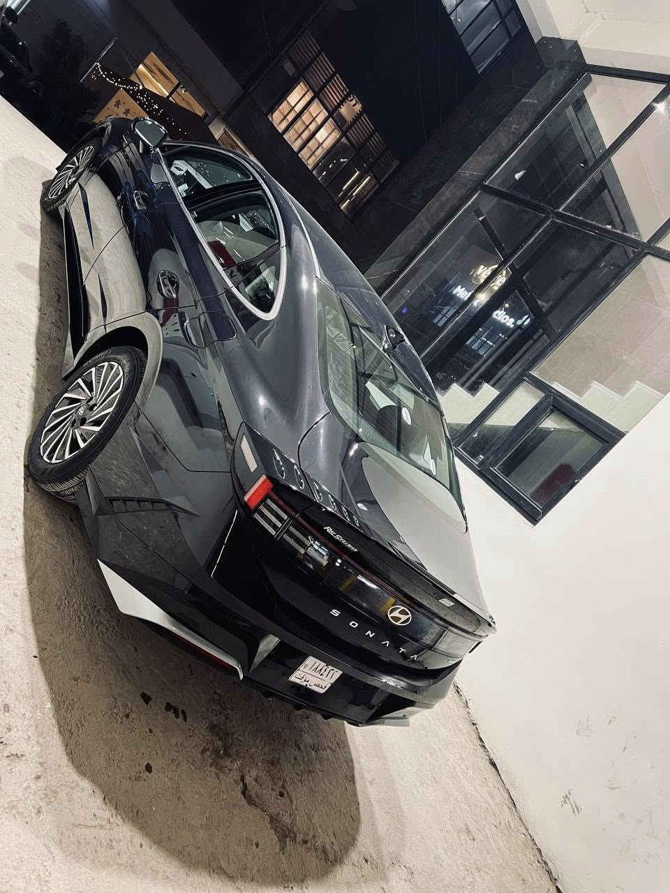 للبيع – هيونداي سوناتا 2025 هايبرد | فئة SEL
🔹 الموديل: 2025
🔹 الفئة: SEL Hybrid
🔹 المحرك: 2.0 لتر هايبرد (بنزين + كهرباء)
🔹 ناقل الحركة: أوتوماتيك 6 سرعات
🔹 الدفع: أمامي (FWD)
🔹 الوضع: نظيفة جداً / دخول جديد 
🔹 عداد المسافة / 34 الف ميل 

✨ التجهيزات والمواصفات:
✔ شاشة وسطية كبيرة 12.3 إنج
✔ شاشة عدادات رقمية
✔ Apple CarPlay & Android Auto
✔ نظام Hyundai Digital Key (تشغيل وفتح بالموبايل)
✔ شاحن لاسلكي للهاتف
✔ مقاعد أمامية مدفأة
✔ المقاعد الامامية تحكم كهربائي
✔تحكم ستيرن 
✔ مثبت سرعة ذكي
✔ نظام تشغيل بصمة
✔ كاميرا خلفية
✔ اضاءة لد اماميه وخلفيه 
✔ نظام الحفاظ على المسار
✔ نظام التحذير من التصادم
✔ نظام النقطة العمياء
✔ تبريد قطعتين 
✔ جنوط ألمنيوم أصلية
✔ مدخل تايب سي امامي خلفي 
🔋 نظام هايبرد اقتصادي وقوي.

📄 السيارة تترقم باسم المشتري والرقم مجاني اخوان (الرقم بلاش ) 
📍 الموقع: (بغداد / حي الجامعة )
💰 السعر: ( 203 $)يعني دفترين و 300 دولار
📞 للاستفسار:
📱 اتصال / واتساب (***********)

