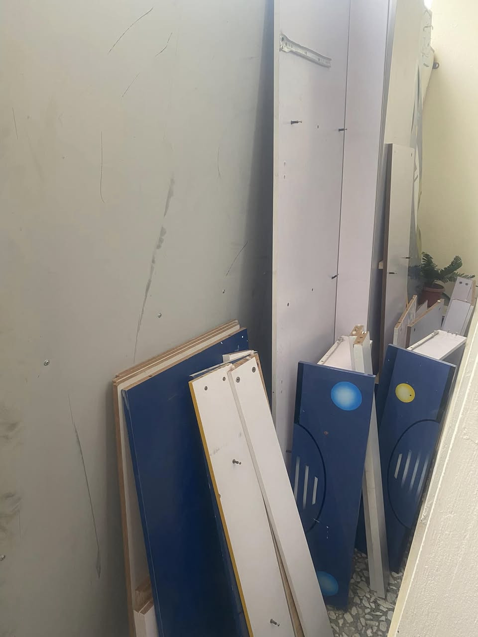 غرفة قطعتين كنتور وجرباية اخذتها ب500
اريدها ب300مكاني الامين 
مستعجلة ع بيعتها


**إذا كنت صاحب هذا الإعلان وتريد حذفه لأي سبب، رجاءا أرسل رسالة إلى الدعم الفني**