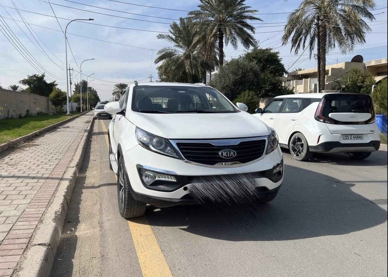 السلام عليكم
كيا سبورتاج 2013 للبيع السياره خليجيه مكفوله من المكينه والكير ماشيه (200،000 كم)  صبغ بالصندوك على كد اصبع + بيهه ضربه بالصندوك 

محرك 2.0 

مري شفط 

تحكم كشن كهرباء 

تخم تايرات جديد 

دوشمه جديده بس بعدني مشادهه 

سعر السياره 145 ورقه وبيهه مجال 

مكان السياره بغداد العامريه 

الرقم للتواصل *********** 

مموجود ماسنجر فقط واتساب
