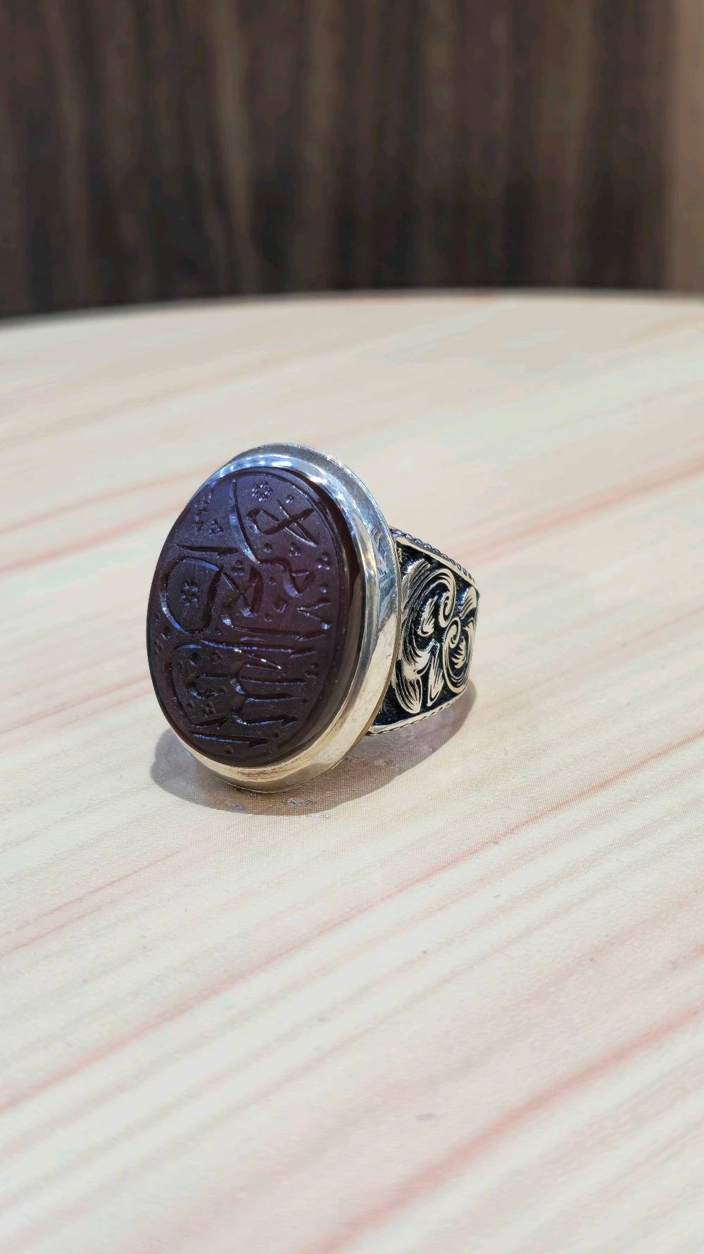 هذا خاتم فضة مميز يحتوي على حجر كريم
فضه عيار 950 السعر 350 الف دينار 