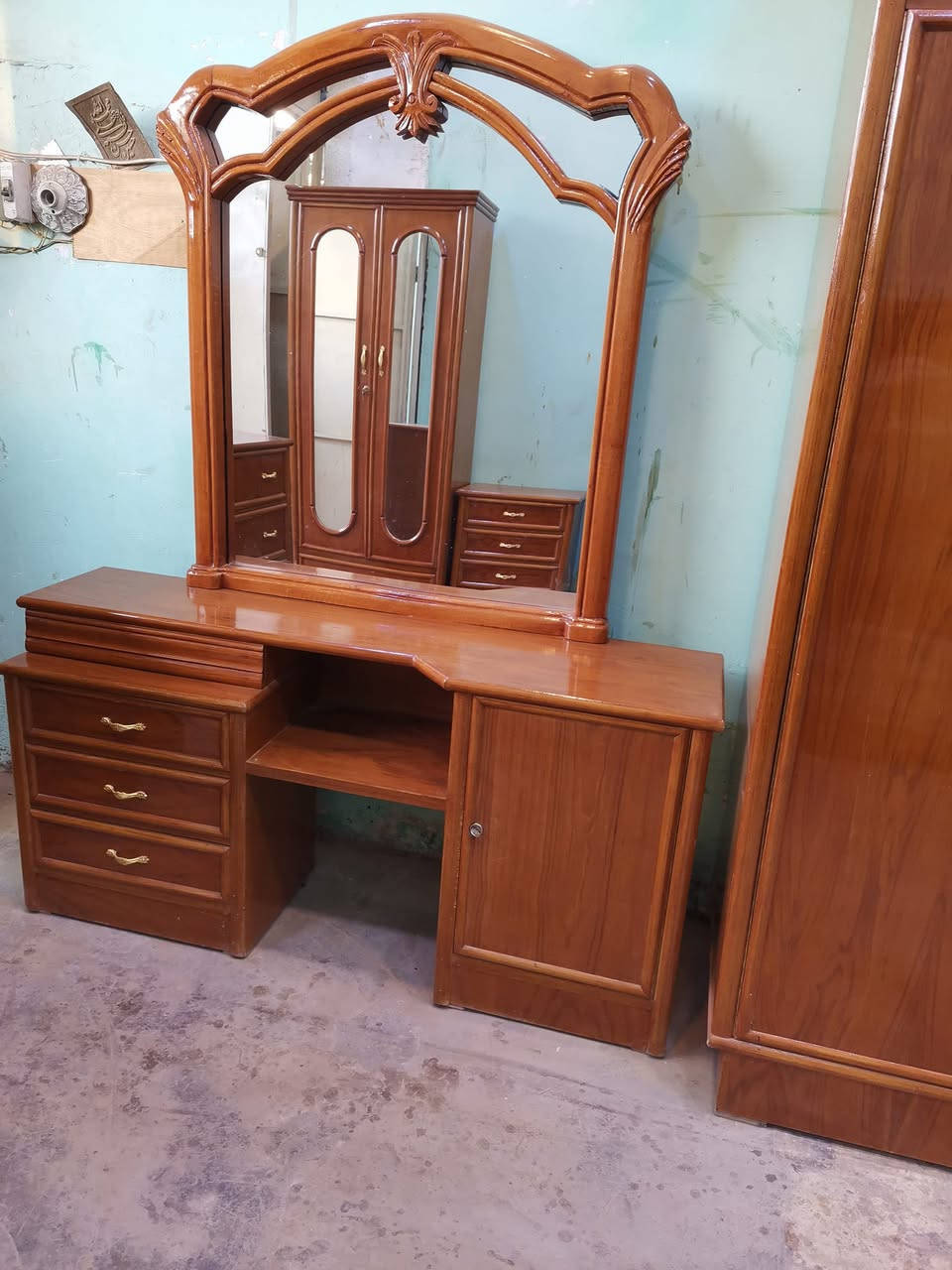 السلام عليكم
غرفه ٦ وملحق صاج داخل وخارج مستعمل اخت الجديده
شغل ثقيل جدا جدا الظهر جرجوبه نقش السرير والميز تواليت كله زان مصري والزاويا بابين
للحجز والتواصل علئ الهاتف او واتساب ***********
يوجد توصيل جميع المحافظات
العنوان بغداد السيديه حي الاعلام شارع قطر الندئ
