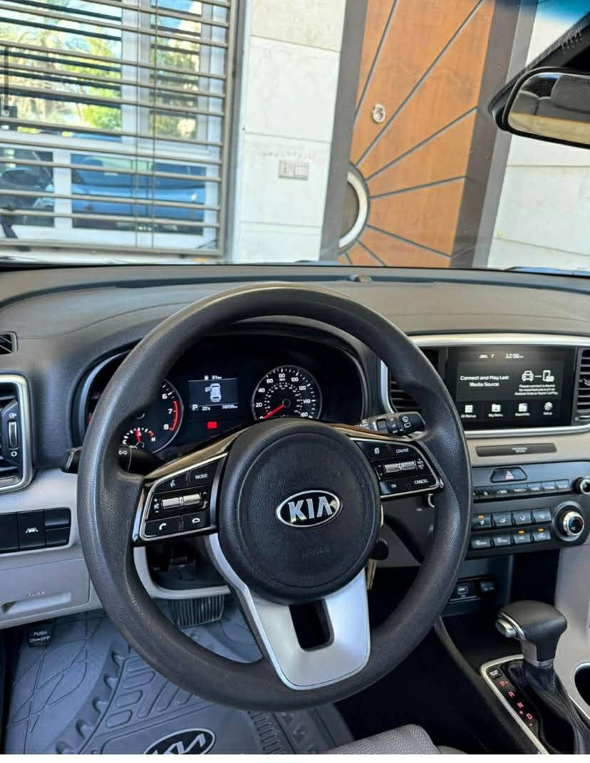 السلام عليكم
سبورتج موديل ٢٠٢٢ للبيع فقط وارد أمريكي حادثها جاملغ  امامي ومبدل بأصلي  ودعامية مبدلة أصلية.
السيارة بدون ايرباك
مواصفاتها LX يعني نص مواصفات (رادار امامي وكاميرا بلاديه وباقي المواصفات معروفة بالسبورتج.
ماشية ٩٥٠٠٠
رقم جديد بغداد باسمي 
وبيها تخم تاير جديد
وبطارية جديدة
صور الحادث  موجودة باصور
السعر الاتصال على الرقم
***********
او  بالواتساب
***********

السعر ١٩٥  قفل
