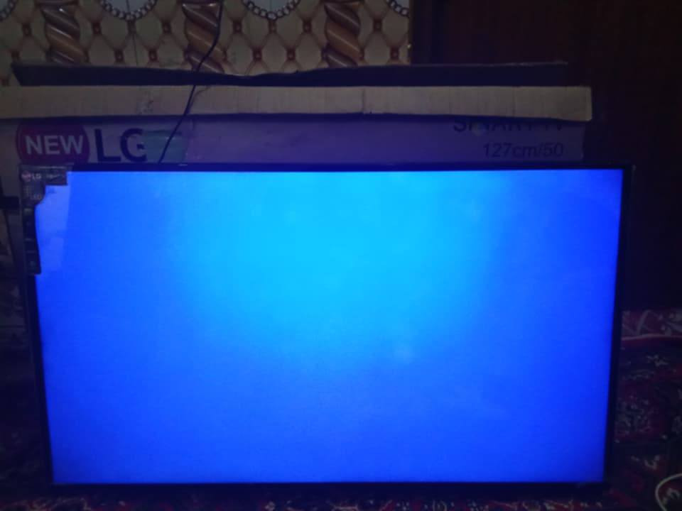 السلام عليكم ميز مكتب مع الكرسي السعر ١٠٠
شاشة حجم ٥٠ LG السعر ٥٠٠ ملاحضة الشاشة ما مستعملة فقط مفتوحة رقم لاستفسار *********** المكان 
ابو غريب  خرنابات
